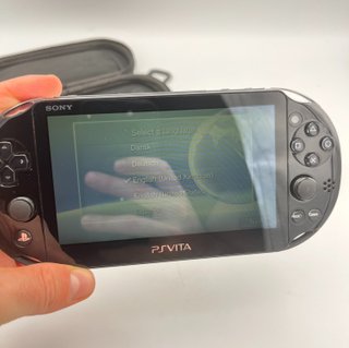 Sony PS Vita PCH-2004 Nera + Caricatore + Custodia