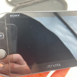 Sony PS Vita PCH-2004 Nera + Caricatore + Custodia