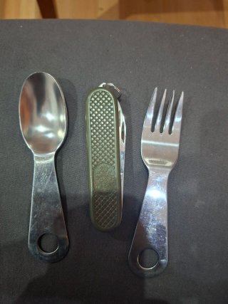 Set cubiertos y navaja multiusos ejercito años 80