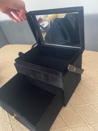 Joyero de terciopelo negro