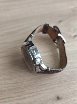 Reloj Jaguar J1200 con Correa de Piel