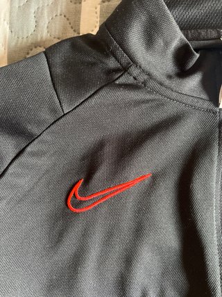 Chaqueta Nike Negra Cremallera Roja