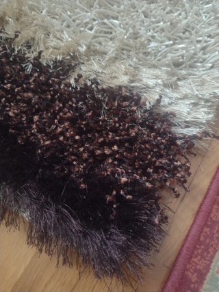 Tappeto a pelo lungo beige e marrone