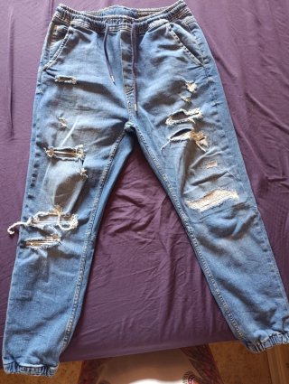 Vaqueros Azules con Roturas