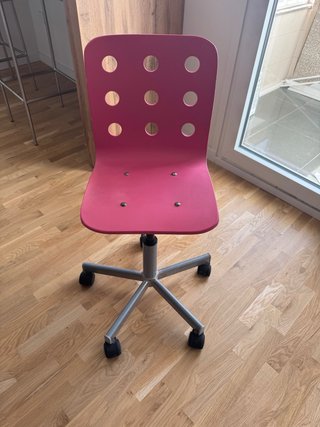 Silla de escritorio rosa con ruedas