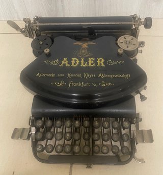 Máquina de escribir Adler 7