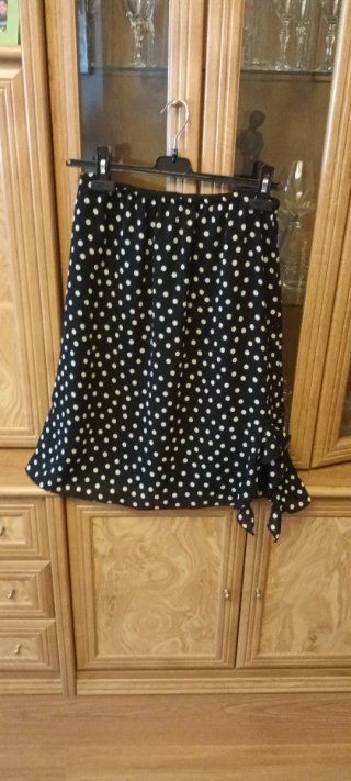 Falda lunares negra y blanca