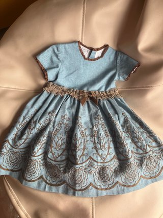 Vestido azul con bordado marrón talla 6