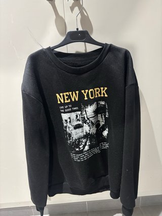 Sudadera Negra con Estampado New York