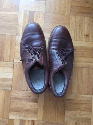 Zapatos de golf marrones