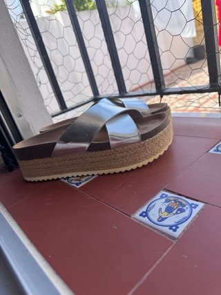 Sandalias pala metalizadas plateadas