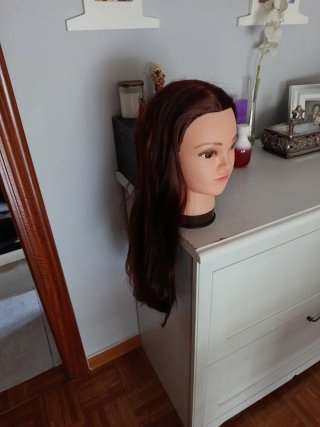 Cabeza de peluquería castaña
