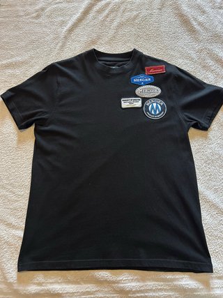 T-shirt nera Mercier con patch ricamate
