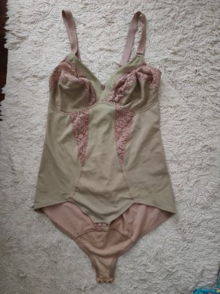 Body Faja Reductora Beige y Rosa