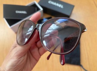 Gafas de sol Chanel granates