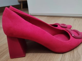 Tacones rosas con hebilla