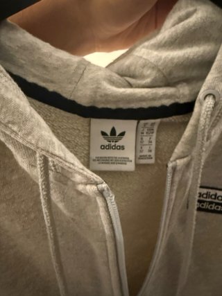 Chaqueta con capucha adidas gris