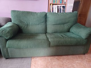 Sofá de tela verde
