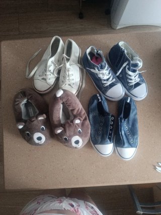 Lote de 4 pares de calzado infantil tallas 33/34