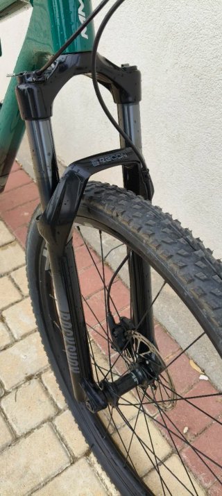 Bicicleta MTB MMR Verde y negra.