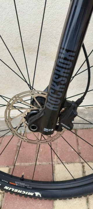 Bicicleta MTB MMR Verde y negra.
