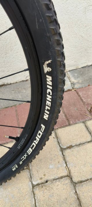Bicicleta MTB MMR Verde y negra.