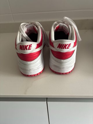 Zapatillas Nike Blancas y Rojas