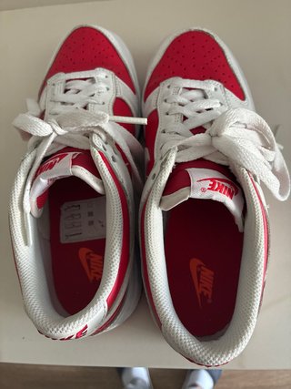 Zapatillas Nike Blancas y Rojas