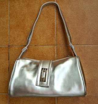 Bolso de mano plateado