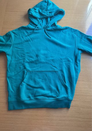Sudadera con capucha y bolsillo frontal