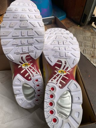 Nike Tn Air Zapatillas Blancas y Amarillas