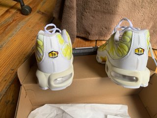 Nike Tn Air Zapatillas Blancas y Amarillas