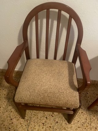 Butaca antigua de madera y tela