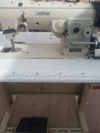 Máquina de coser industrial Brother