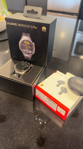 Huawei Watch GT5 Pro y FreeBuds 5i