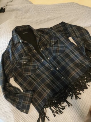 Sobrecamisa de cuadros Zara con flecos