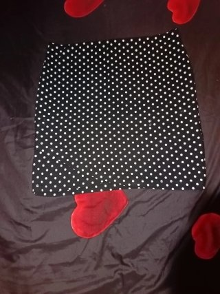 Falda de lunares negra y blanca
