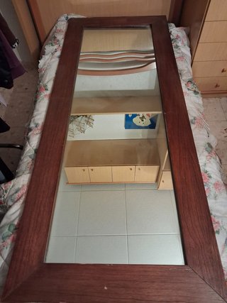 Espejo de Pared con Marco de Madera