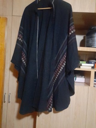 Capa negra con cenefa y ribeteada