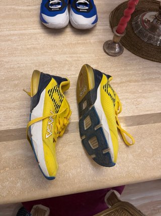 Zapatillas Deportivas Amarillas y Azules