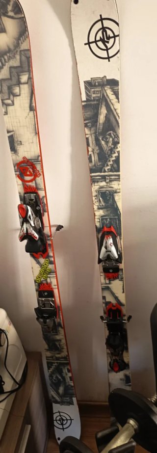 Esquís K2 con fijaciones