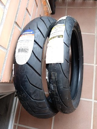 Neumáticos Mitas y Dunlop Moto.