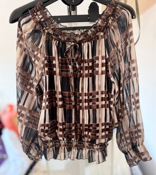 Blusa beige, marrón y negra. Estampada Talla Única
