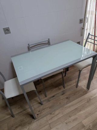 Mesa de cocina con 3 sillas
