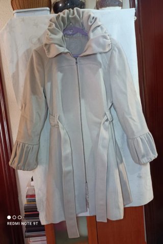 Abrigo Zara Beige con Cuello Abullonado
