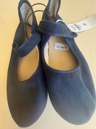 Zapatos niña azul con etiqueta
