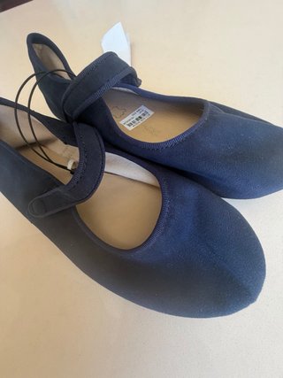 Zapatos niña azul con etiqueta