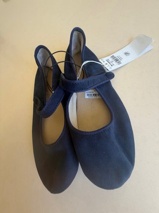 Zapatos niña azul con etiqueta