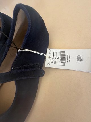 Zapatos niña azul con etiqueta