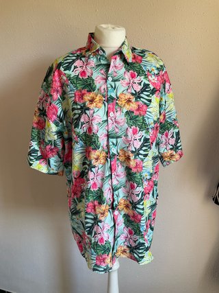 Camisa hawaiana estampada